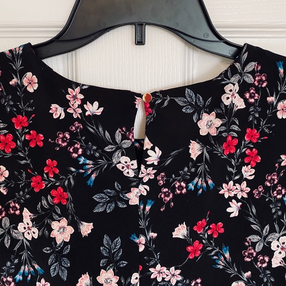 Calvin Klein Printed Pleated Neck Top Sizes M - Picture 4 of 7